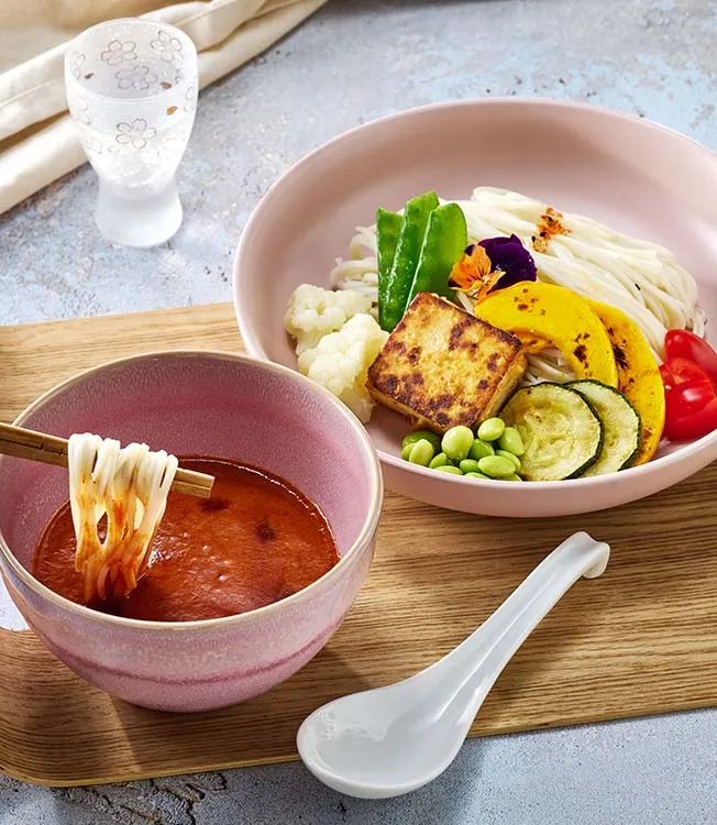 Vegaaninen tomaatti-tsukemen