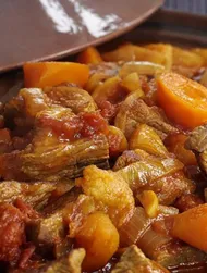 Lammastagine grillattujen kasvisten ja couscousin kera