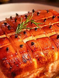 Helppo hunajalla kuorrutettu kinkku