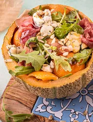 Rucolasalaatti melonilla & prosciuttolla