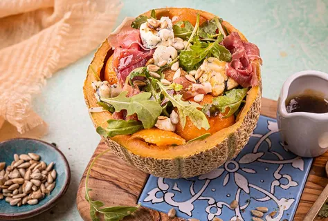 Rucolasalaatti melonilla & prosciuttolla