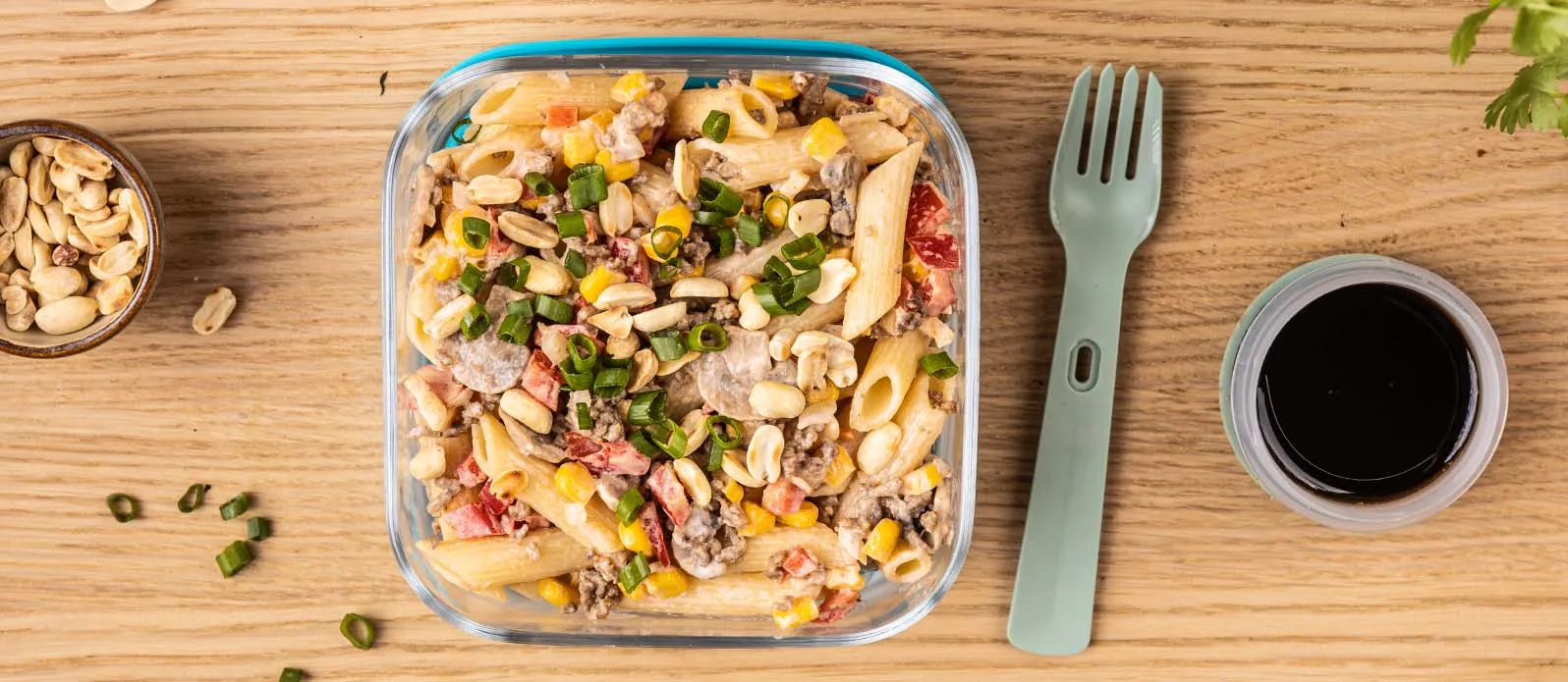 Lihaisa sienipastasalaatti
