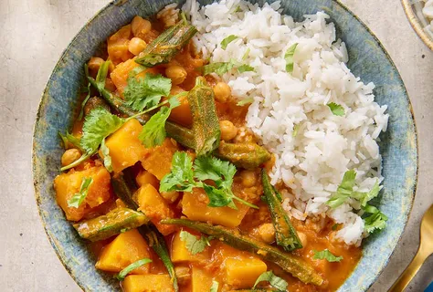 Kurpitsa-okraraguu riisillä