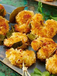 Mausteiset, kuorrutetut katkarapuvartaat ja kermaista edamamedippiä