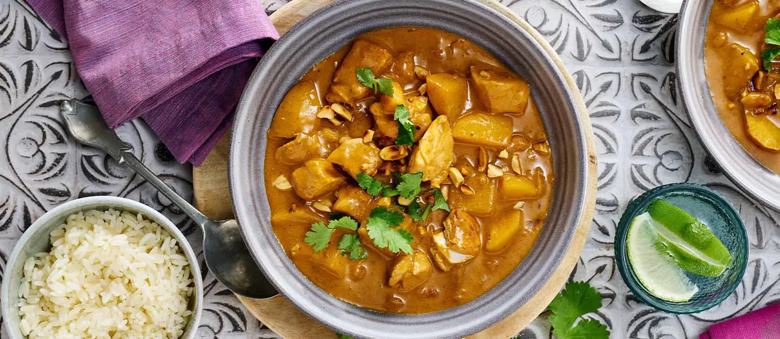 Massaman curry kanalla ja maapähkinöillä