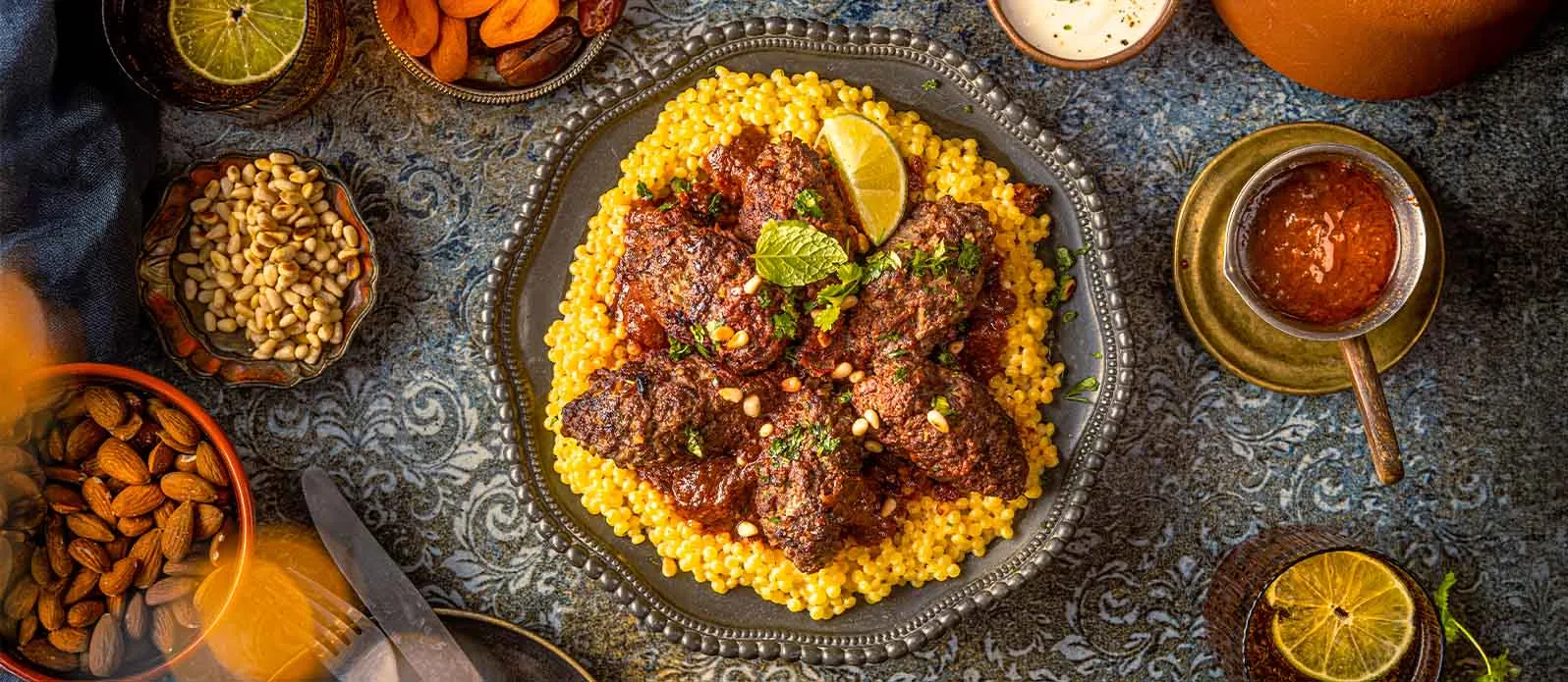 Koftat tomaatti-soijakastikkeessa