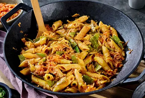 Kermainen gochujang-pasta kimchillä