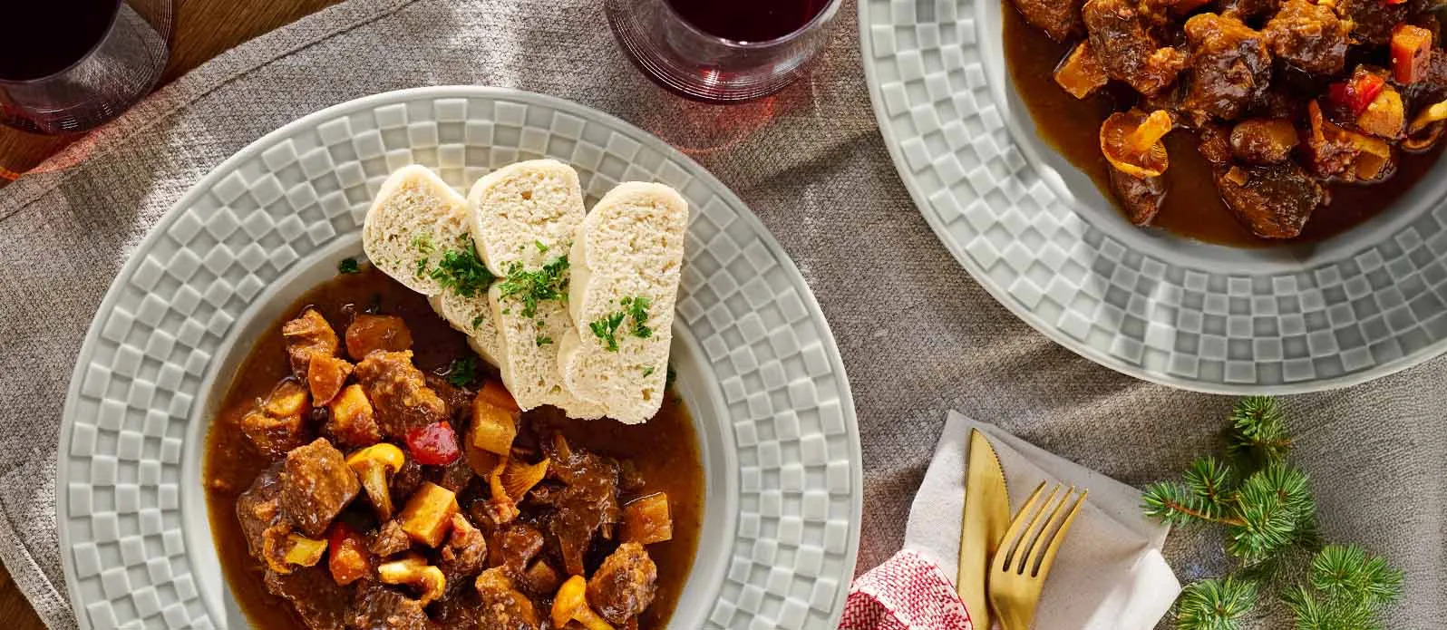 Böömiläinen liha-sienigulassi