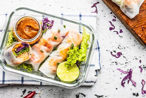 Kesärullat katkaraputäytteellä