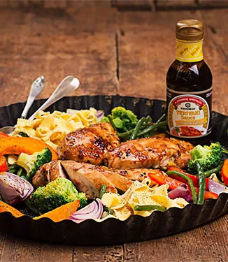 Teriyaki-kanaa kasvisten ja pastan kera