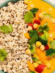 Currykastike soijakastikkeella ja kookosmaidolla