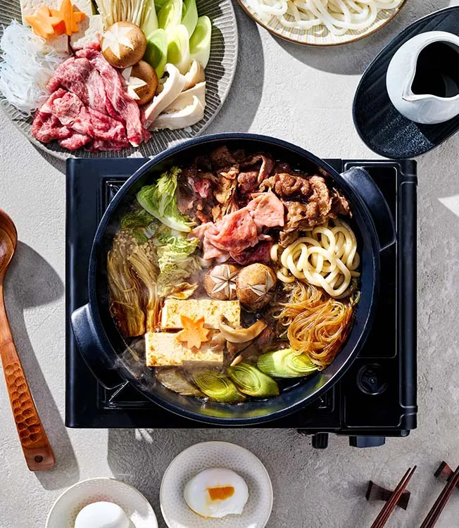 Sukiyaki naudanlihalla ja tofulla