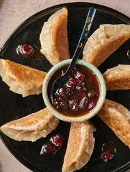 Sieni-kaalitäytteiset gyozat