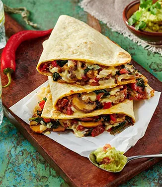 Helpot juustoquesadillat sienitäytteellä