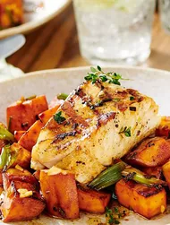 Grillattua turskaa jogurtti-currymarinadissa