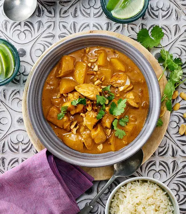 Massaman curry kanalla ja maapähkinöillä