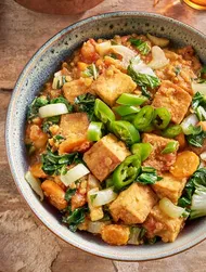 Tofu-inkivääri-dal ja paistettu riisi