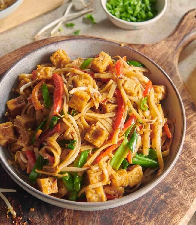 Chow mein tofulla ja kasviksilla