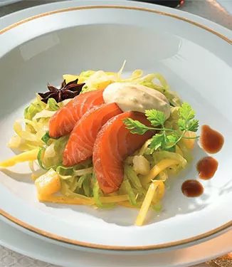 Graavilohta ja curry-kaalisalaattia