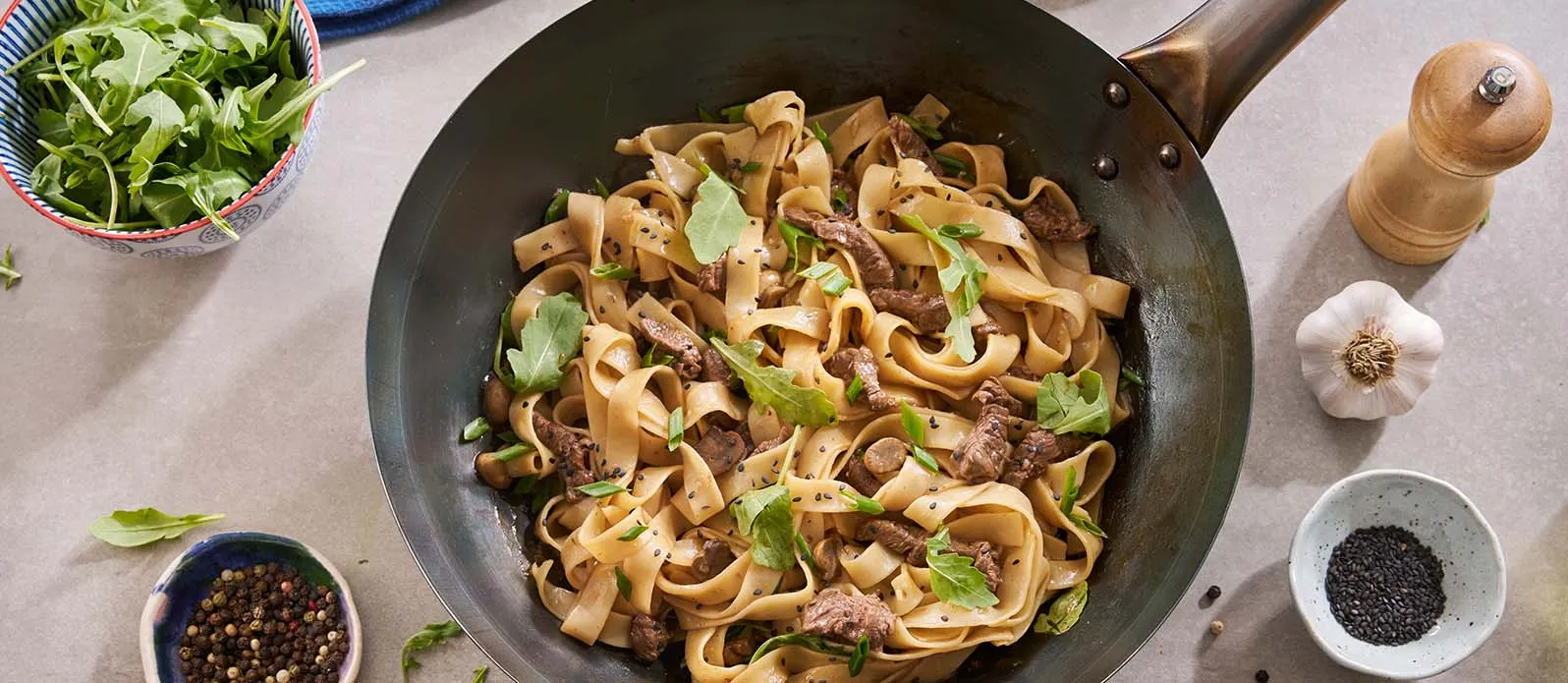 Naudanlihawokki tagliatellen kera